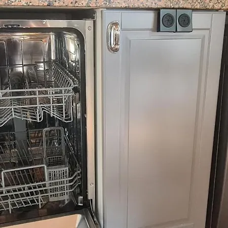 Beautiful House In Stunning Nature, 22 Minutes From Beaches, 5 Minutes To Lake, Air Condition Cool And Heat, And Very Fast Internet In All Rooms, Dishwasher, Washing Machine And Induction Cooking Hébergement de vacances *